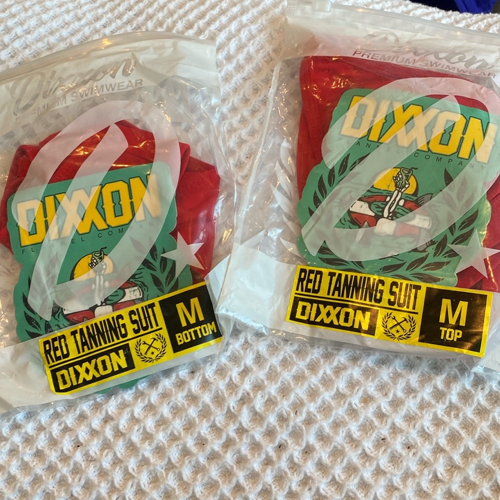 Dixxon Women’s red tanning suit Top & Bottom new in package - Picture 3 of 3